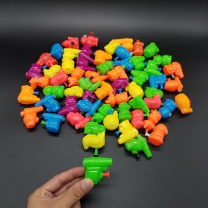 Pistola de água pequena plástica colorida